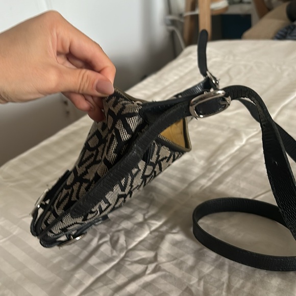 DKNY - Picture 3 of 3